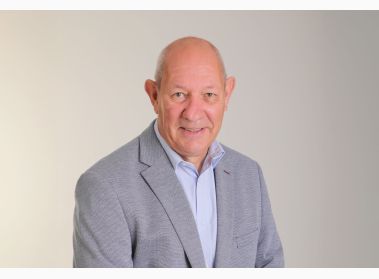 Markale Butler Gardenforum News - People - Promotion for Mark Butler